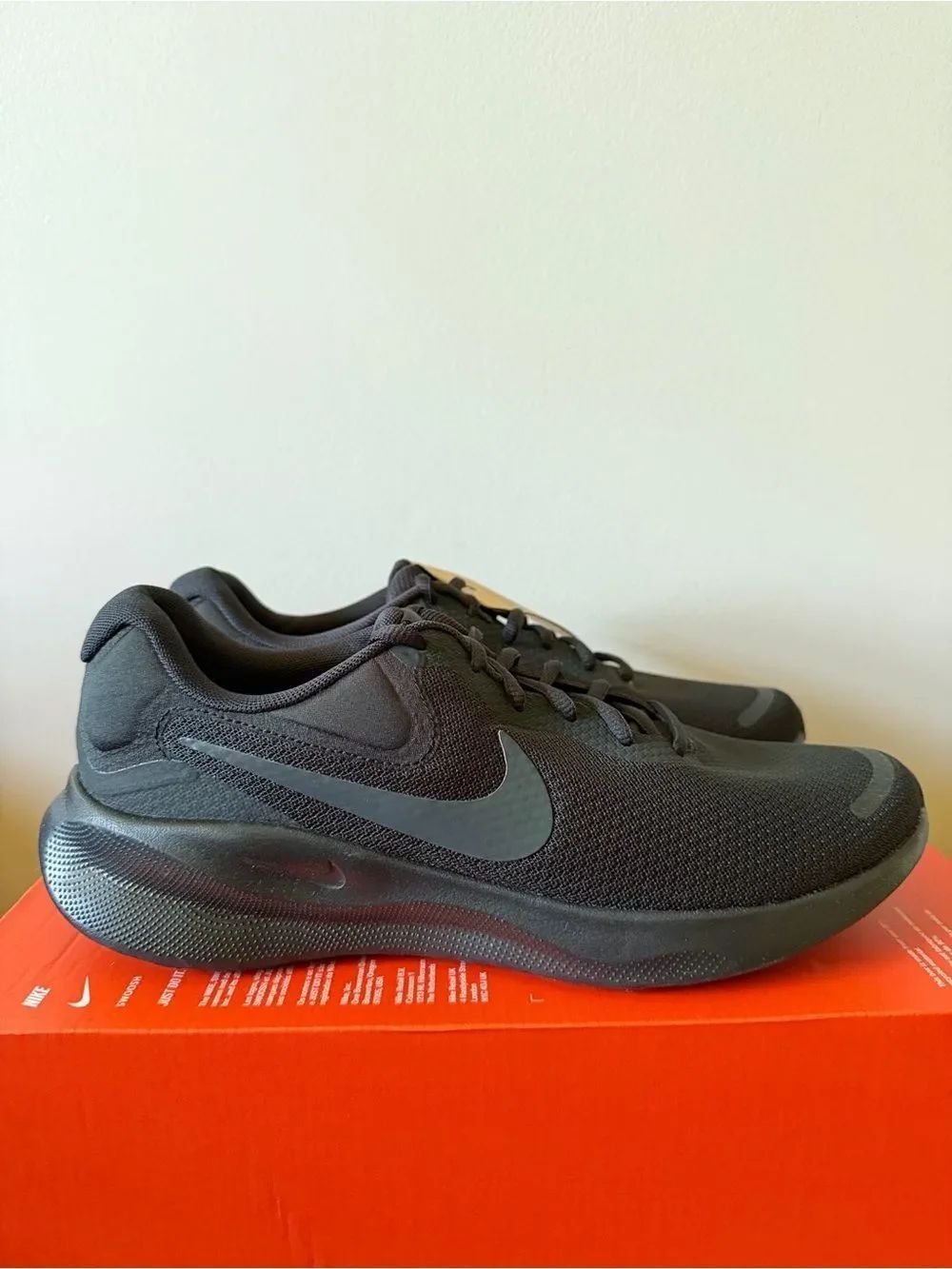 Nike Revolution 7 Black FB2208-002 Women’s Size 11